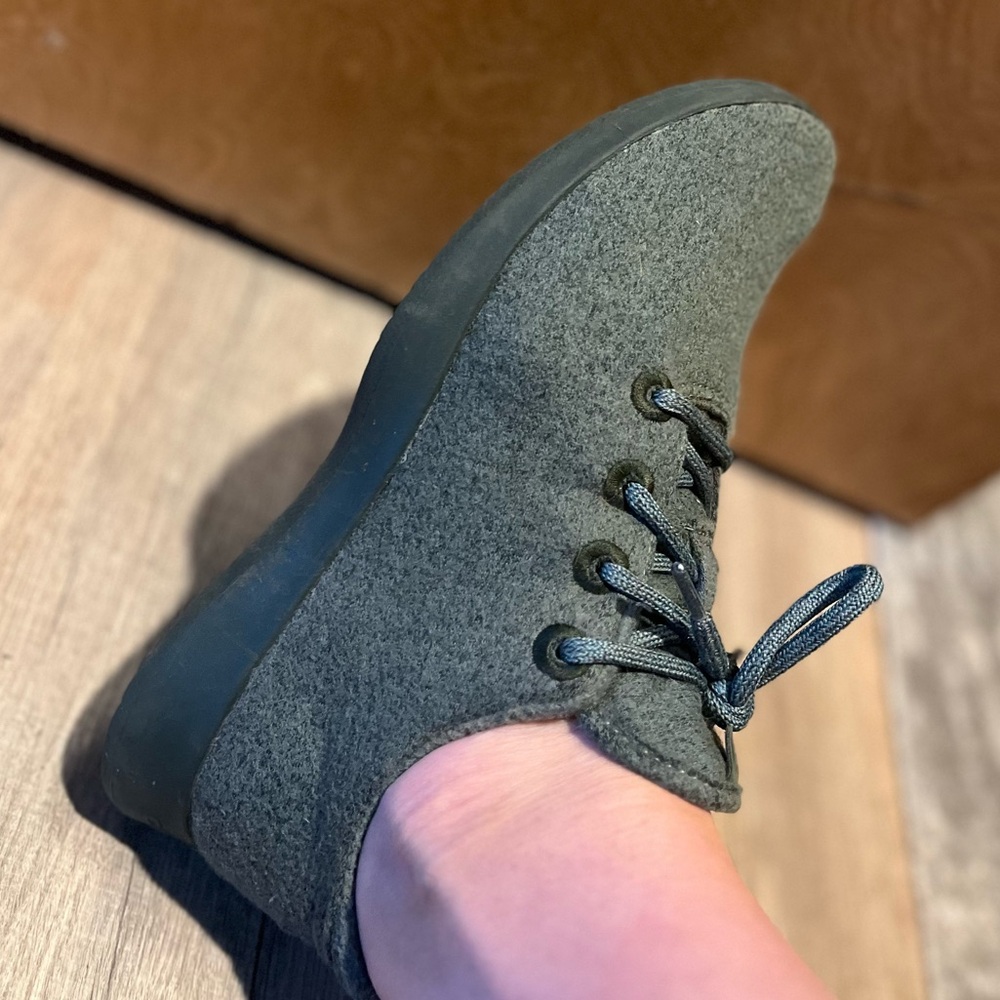 Sustainable Women’s size 9 Wool Runner, light hunter green